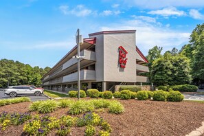 A modern building with a red roof and a sign that reads "Red Roof Inn." - Red Roof Inn Chapel Hill - UNC (Durham)