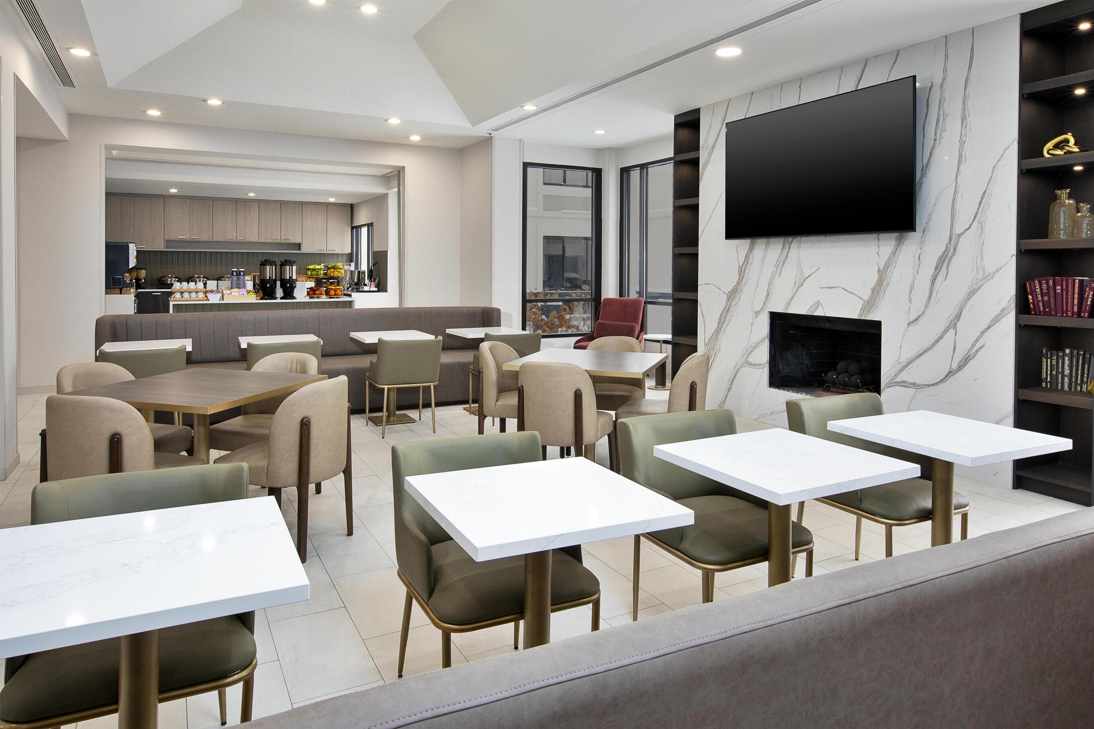 매일 뷔페 아침 식사 유료