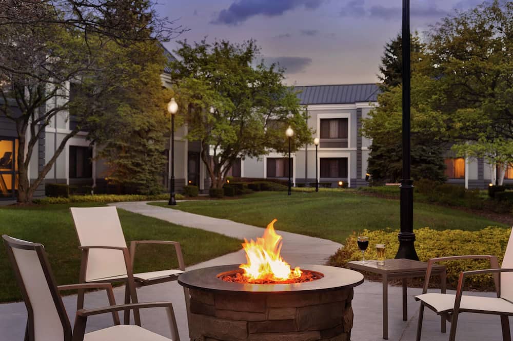 DoubleTree by Hilton Detroit Novi