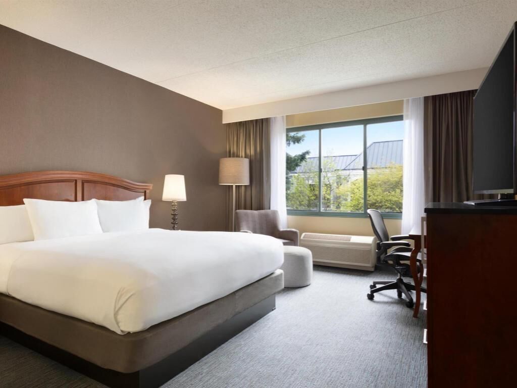 Premium bedding, down duvets, in-room safe, blackout curtains