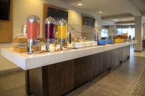 Bữa sáng buffet hàng ngày với phụ phí nhỏ