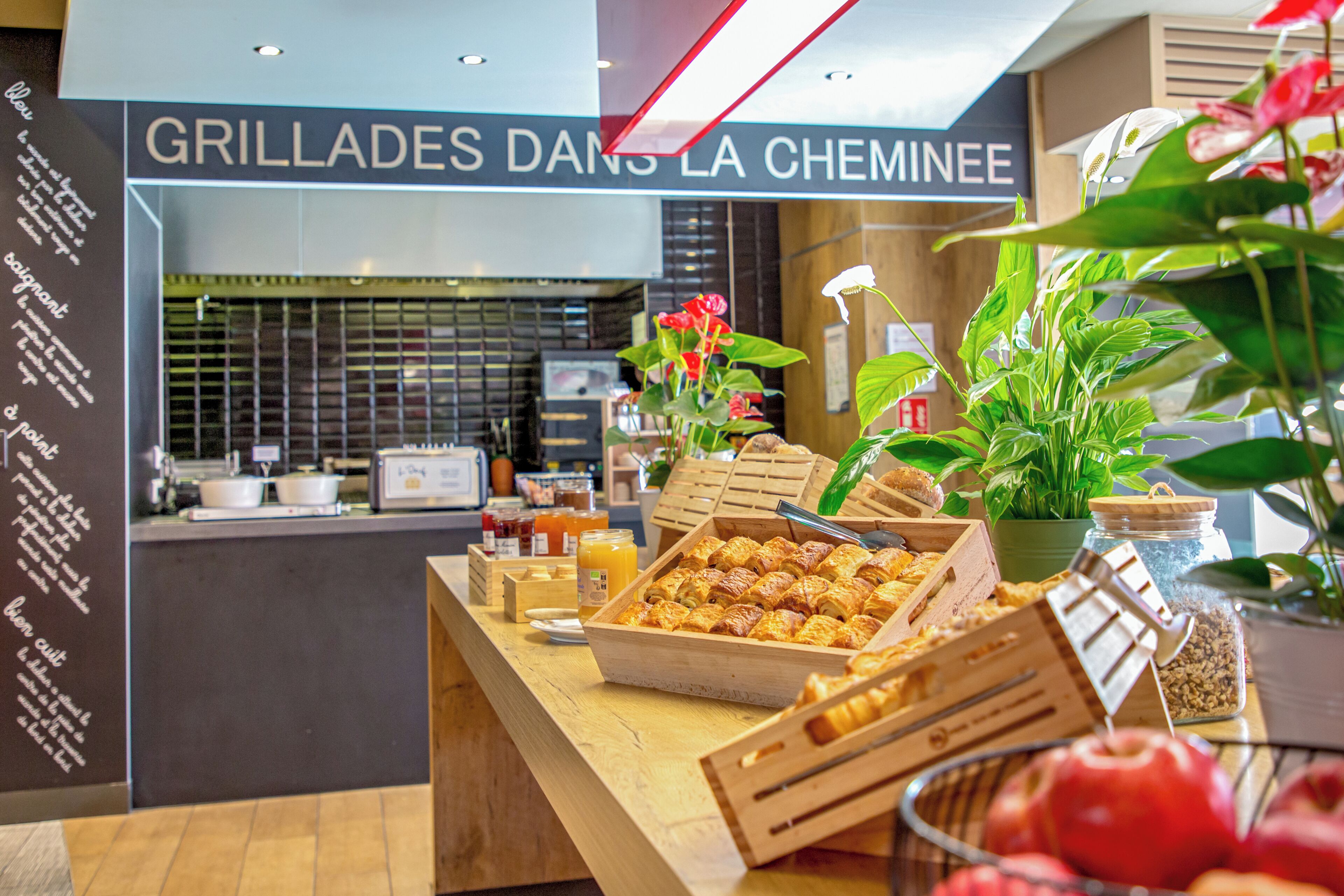 每日供应自助式早餐（每人 EUR 14.5）