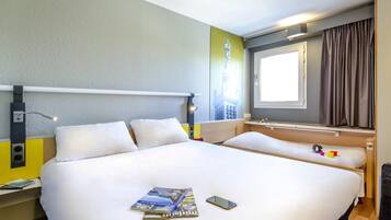 Een kluis op de kamer, een bureau, geluiddichte muren, gratis wifi