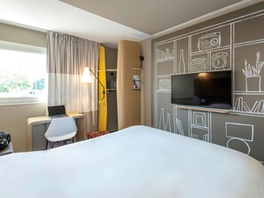 Quarto standard, 2 camas de solteiro | Cofres nos quartos, escrivaninha, quartos à prova de som