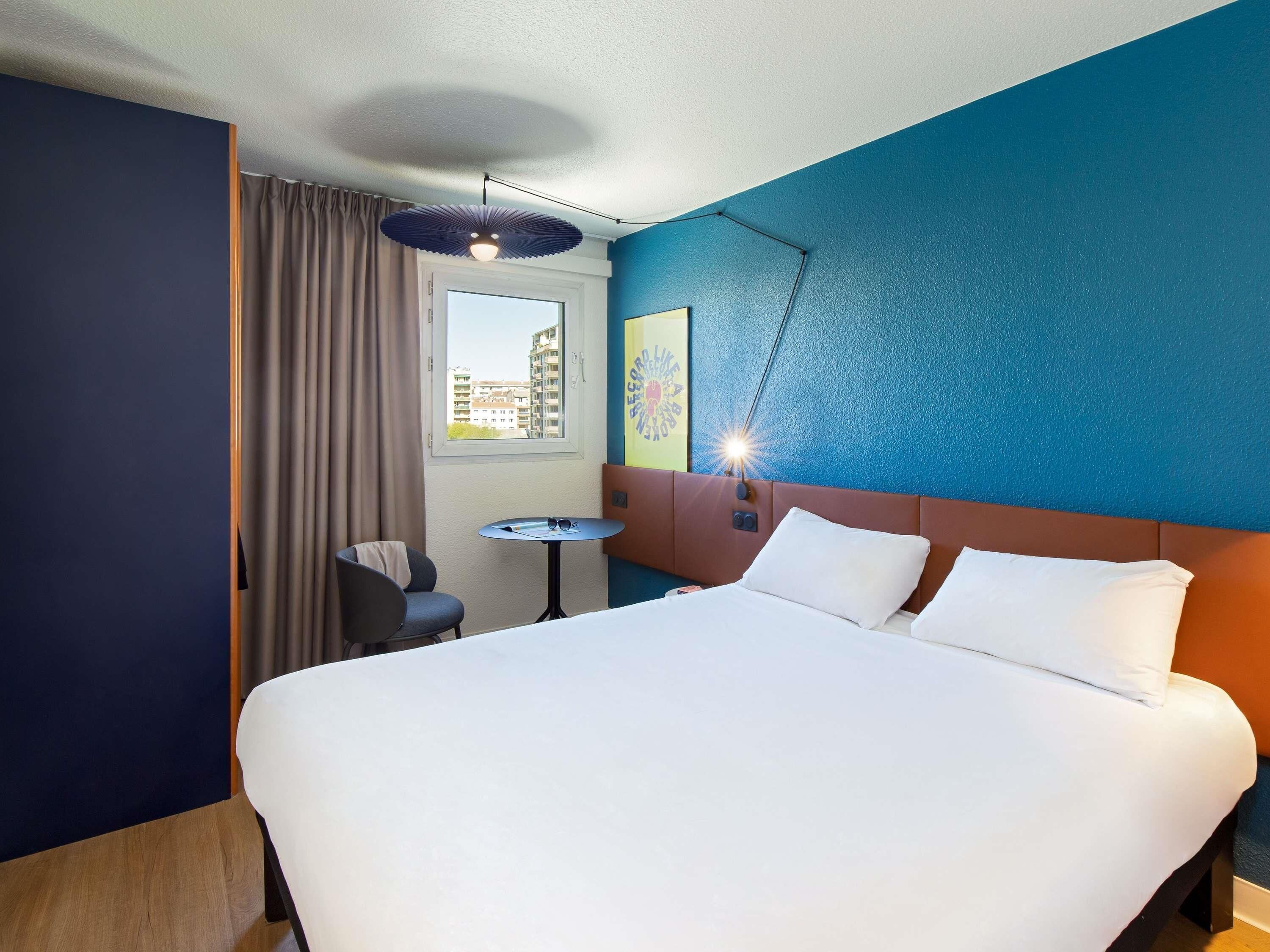 In-room safe, desk, soundproofing, free WiFi