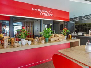 Daily buffet breakfast for a fee - ibis Marseille Timone (Marseille)