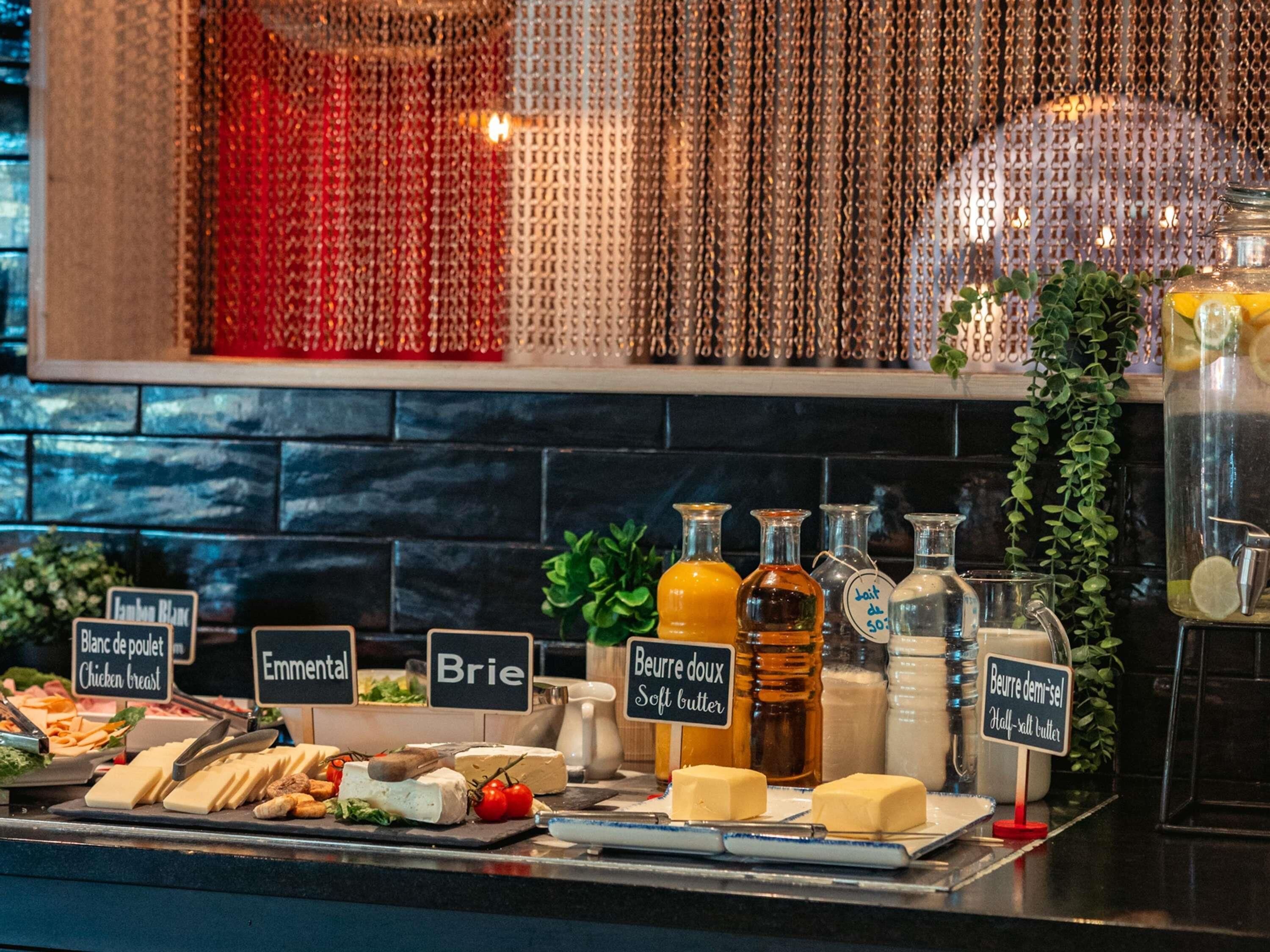 Dagelijks ontbijtbuffet (EUR 13.90 per persoon)