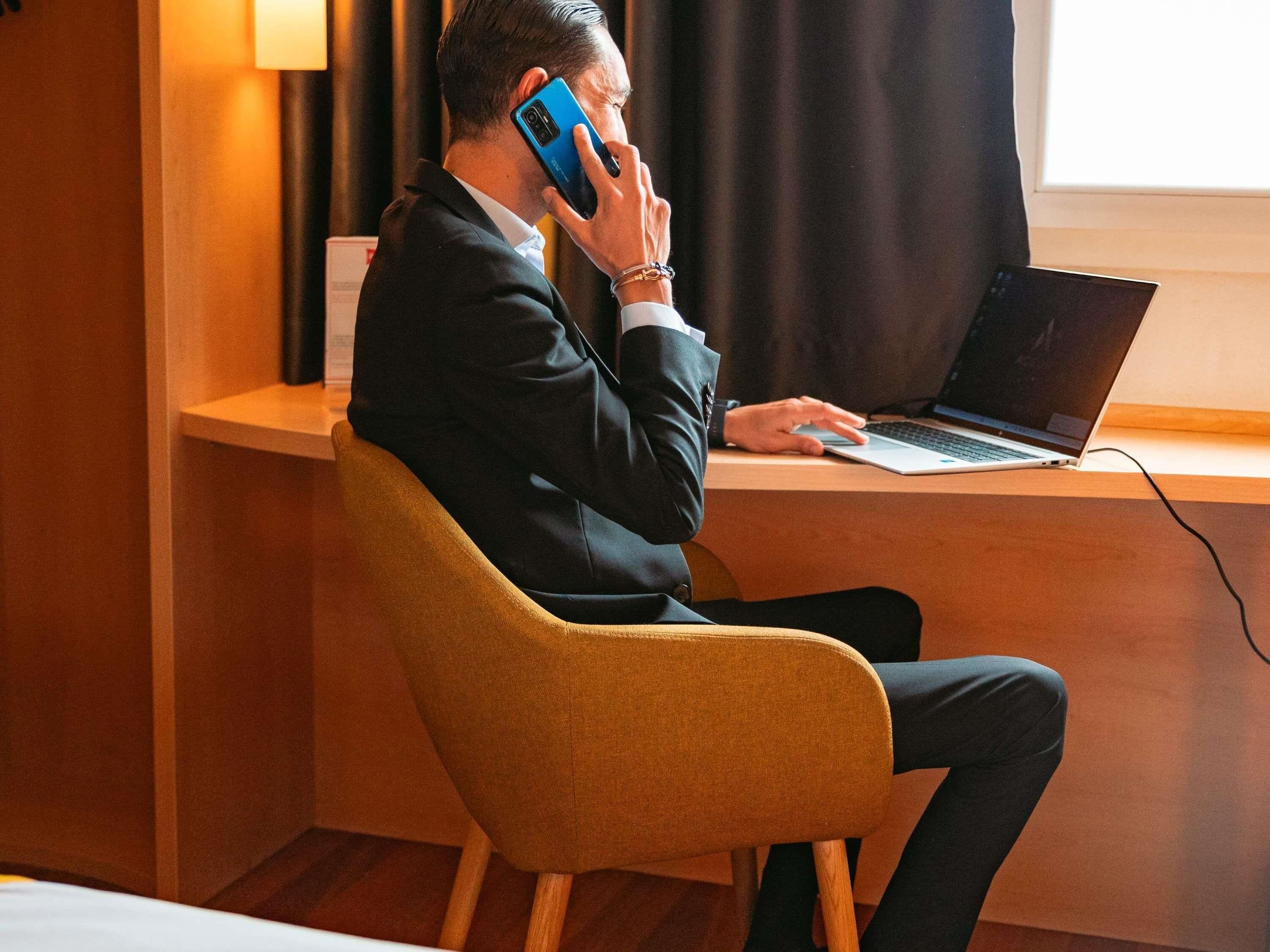 Habitación Premium, 1 cama matrimonial | Ropa de cama de alta calidad, escritorio y cortinas blackout 