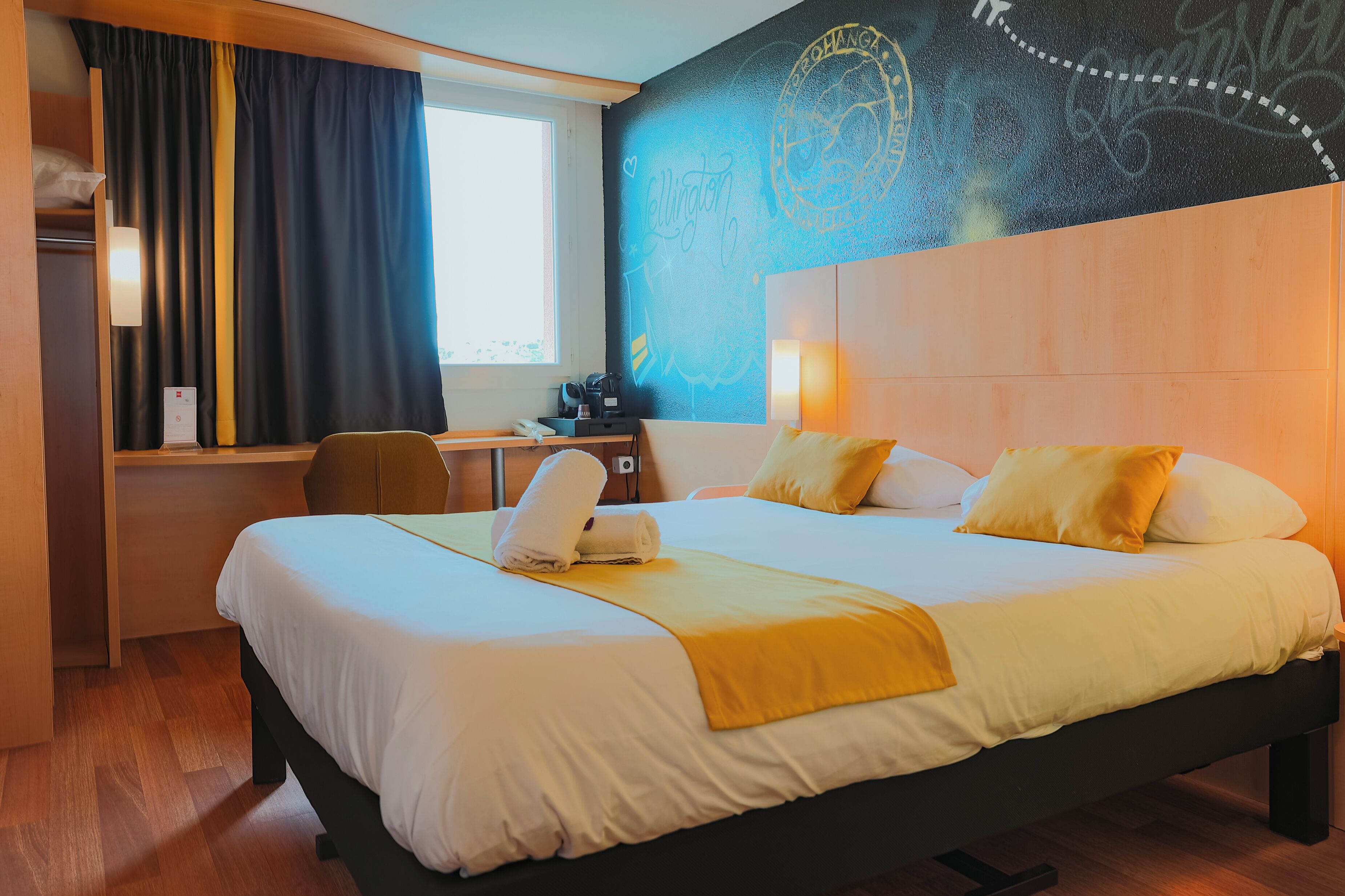 尊荣客房, 1 张双人床 | 高档床上用品、办公桌、遮光窗帘、隔音