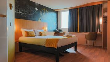 Habitación Premium, 1 cama doble | Ropa de cama de alta calidad, escritorio, cortinas opacas
