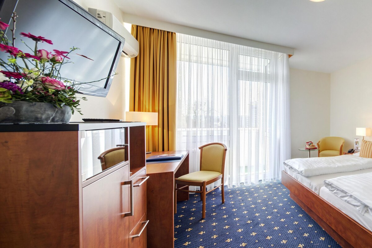 Standard Room, 1 Double Bed | Egyptian cotton sheets, premium bedding, memory foam beds, in-room safe