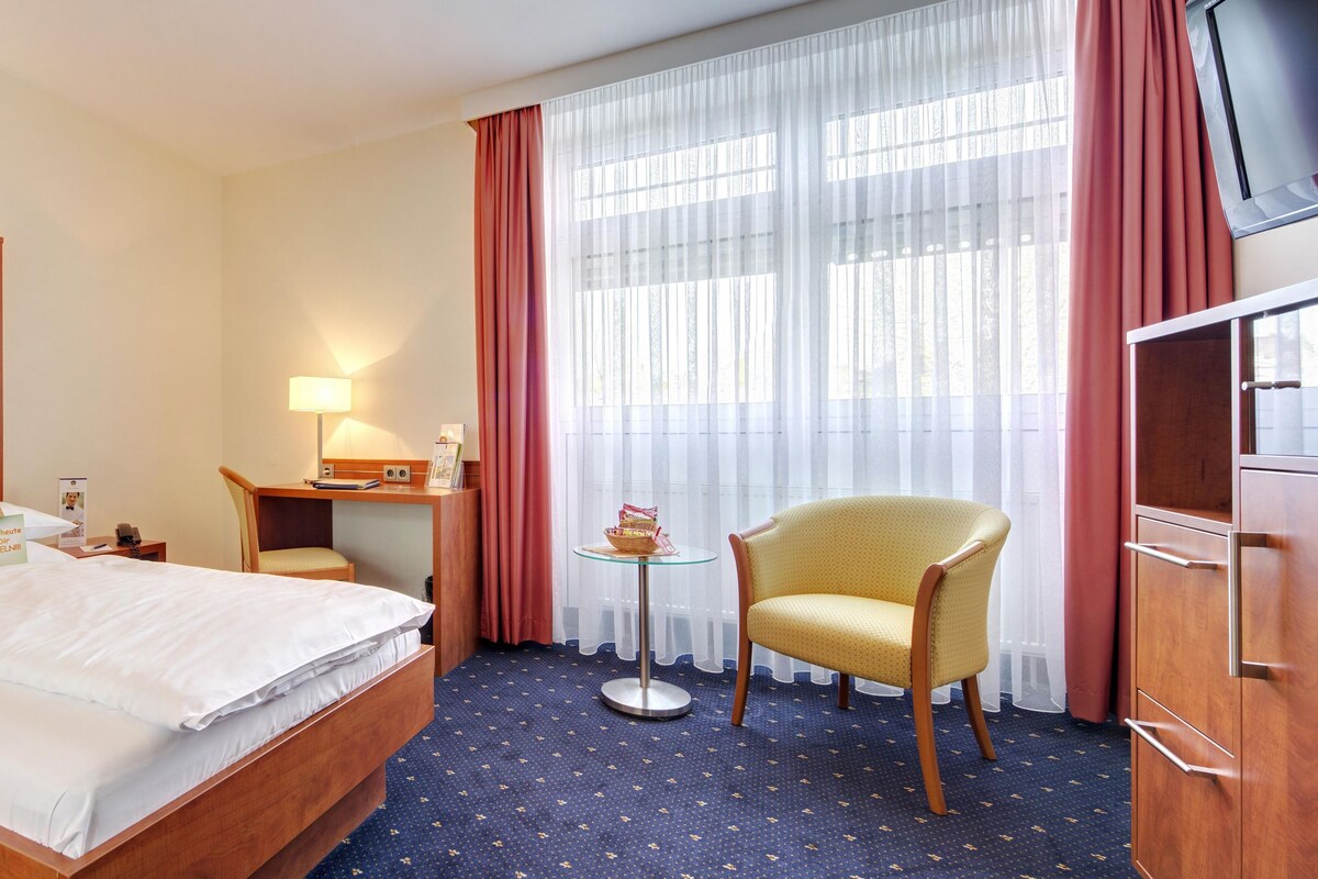 Egyptian cotton sheets, premium bedding, memory foam beds, in-room safe