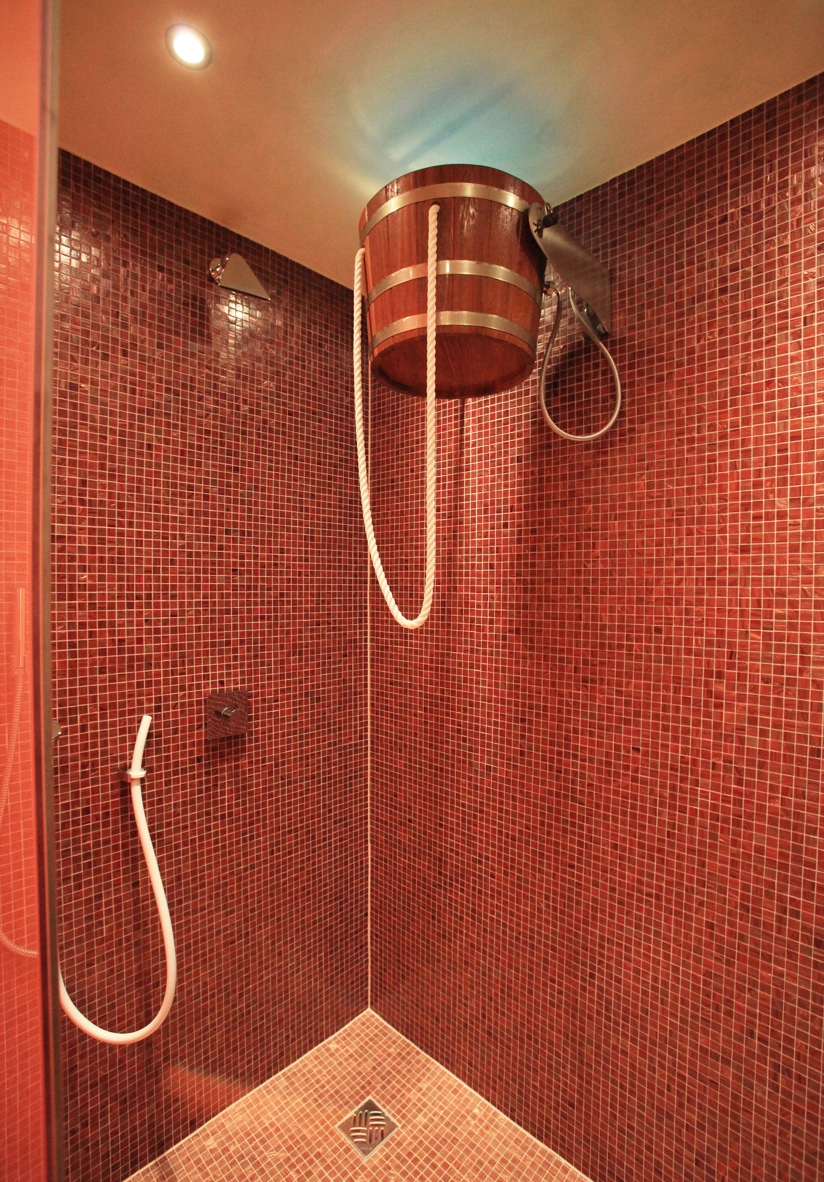 sauna, deep-tissue massages, 2 treatment rooms, massages