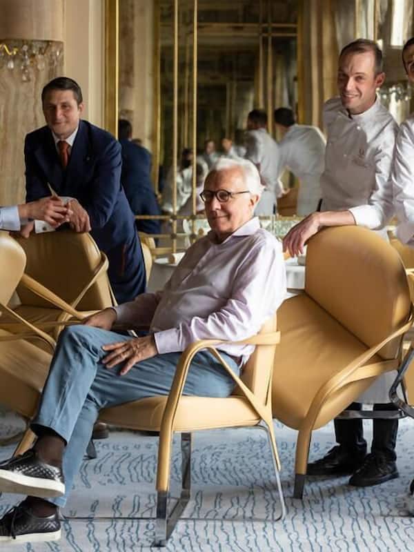 3 restaurants, lunch, dinner served; French cuisine