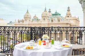 Daily buffet breakfast (EUR 65 per person)
