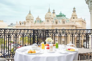 Daily buffet breakfast (EUR 65 per person)