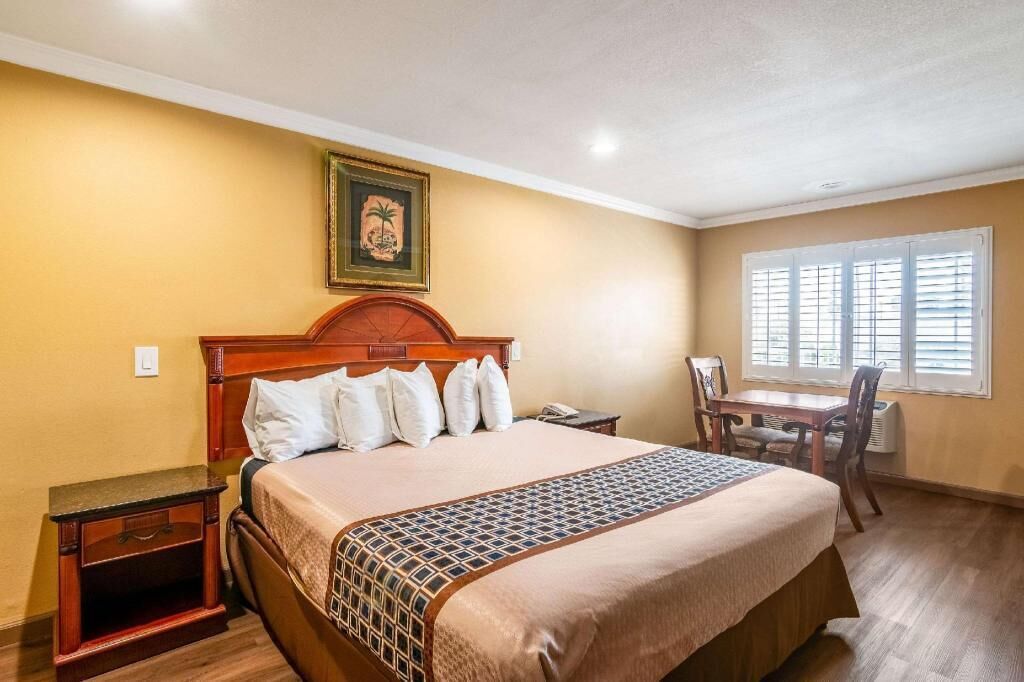 Pillow-top beds, desk, soundproofing, iron/ironing board