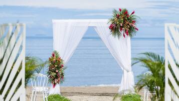 Private beach, sun loungers, beach umbrellas, beach towels