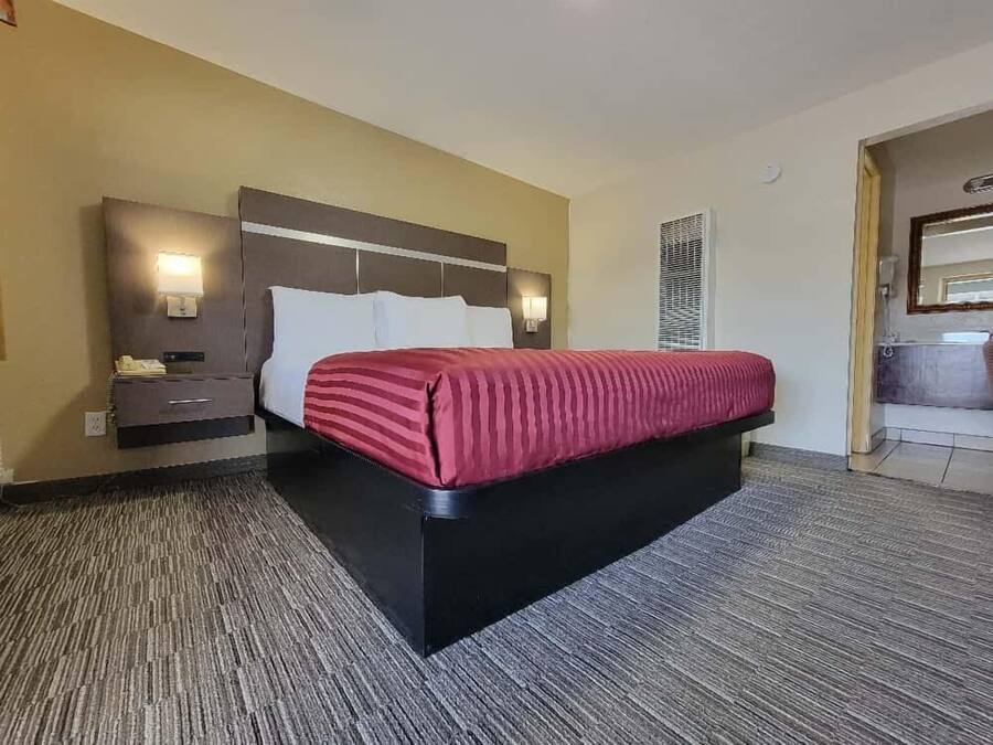 Chambre, 1 très grand lit, non-fumeur | Fer et planche à repasser, lit de bébé (supplément)