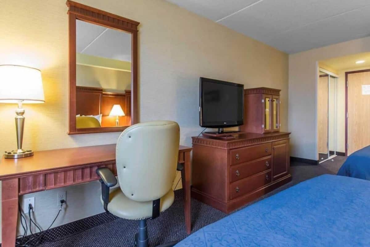 Egyptian cotton sheets, premium bedding, pillow-top beds