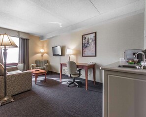 Suite, 1 King Bed, Non Smoking | Egyptian cotton sheets, premium bedding, pillowtop beds