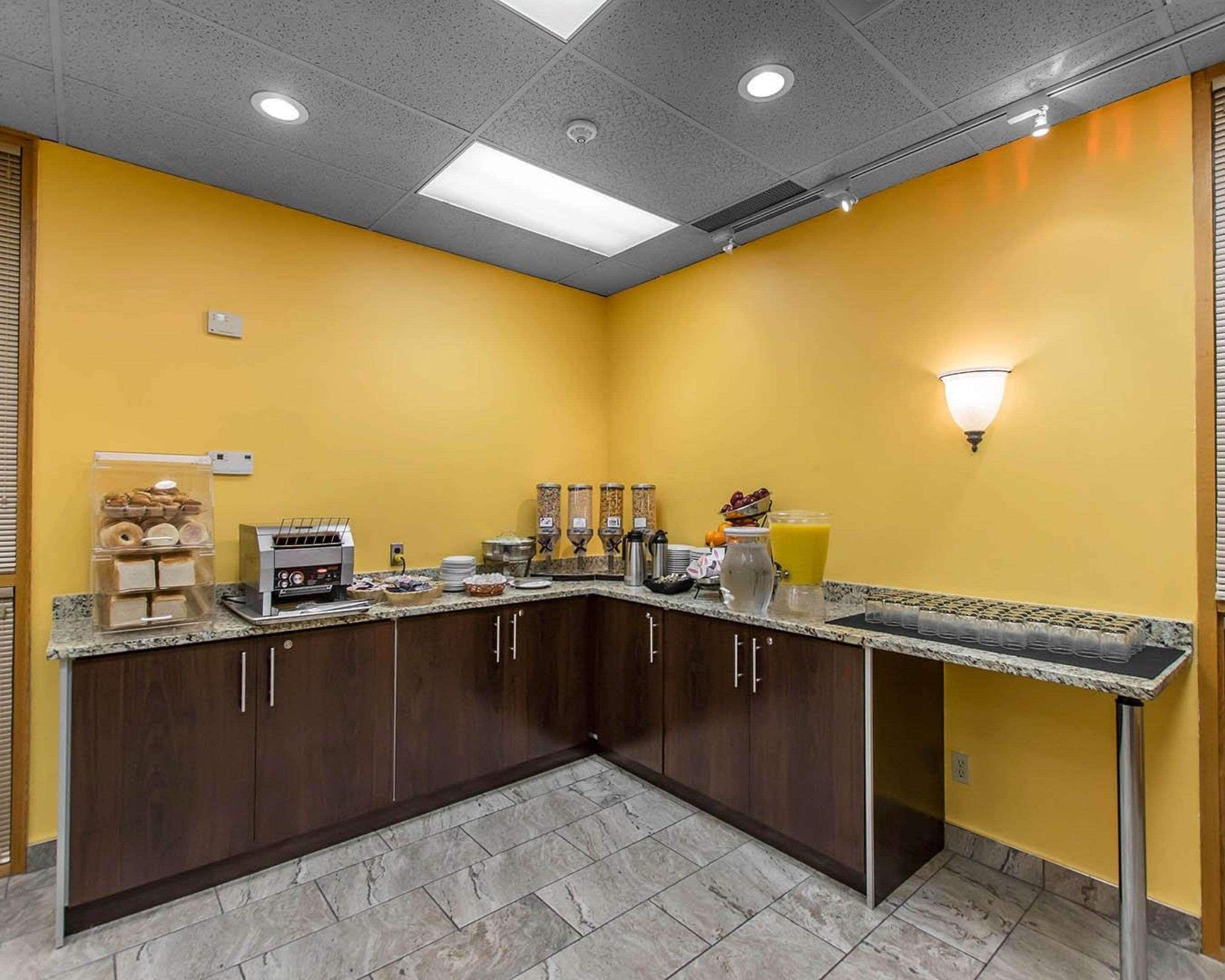 free daily full breakfast