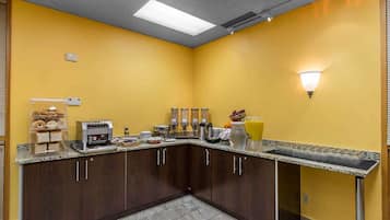 TĂ€gliches inbegriffenes groĂes FrĂŒhstĂŒck