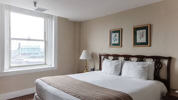 Phòng Deluxe, 1 giường cỡ king, quang cảnh thành phố | Bộ đồ giường cao cấp, nệm Select Comfort, két bảo mật tại phòng