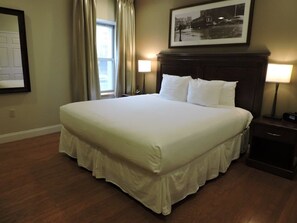 Suite Supérieure, 1 très grand lit et 1 canapé-lit | Literie de qualité supérieure, matelas Select Comfort