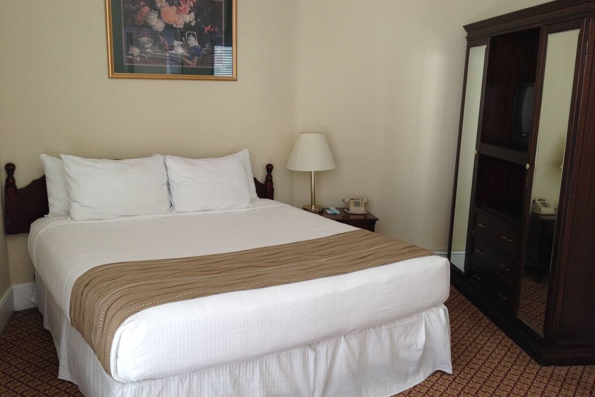Suite, 1 Bedroom | Premium bedding, Select Comfort beds, in-room safe