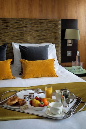 Executive Suite, 1 King Bed with Sofa bed