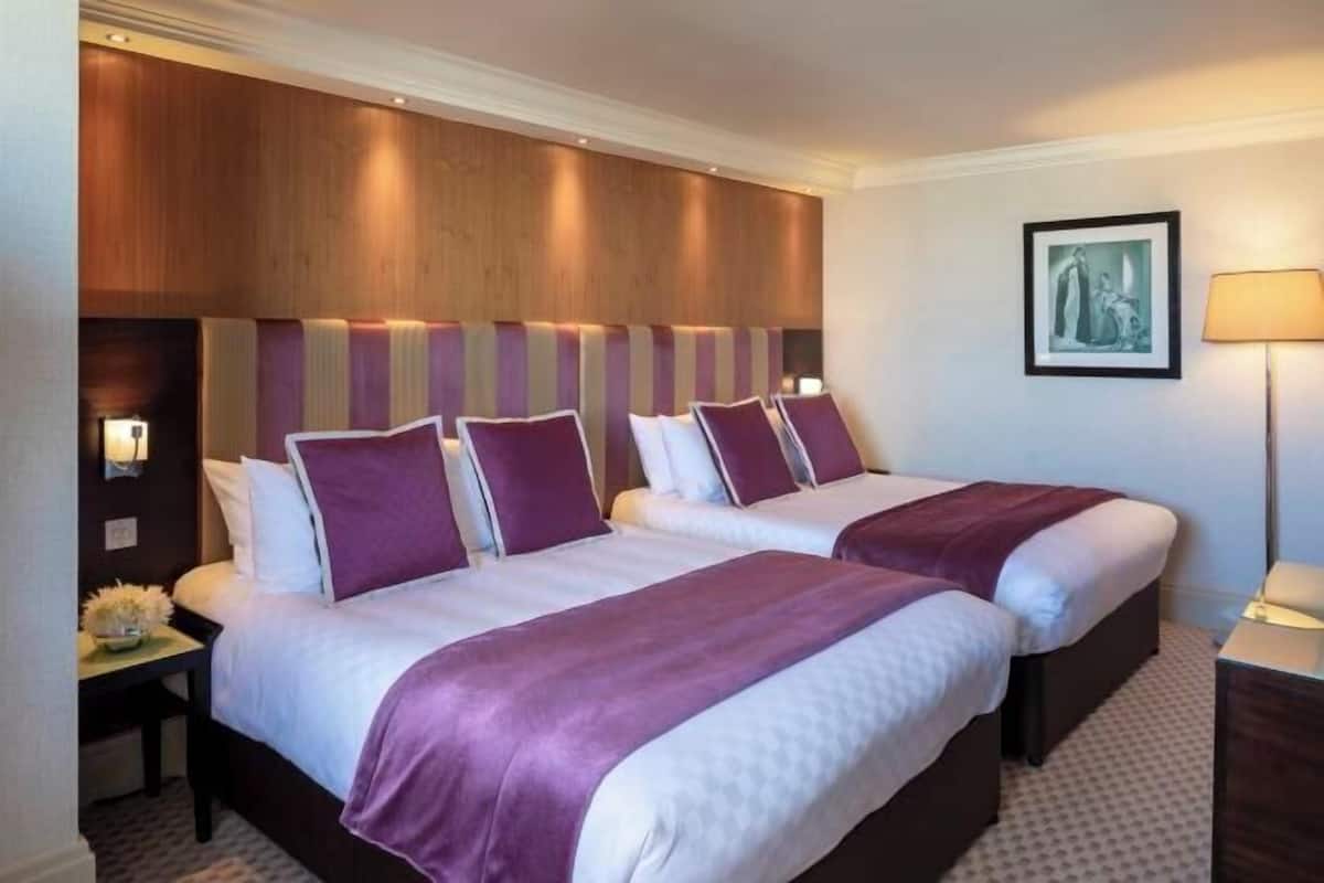 Premium bedding, in-room safe, desk, blackout drapes