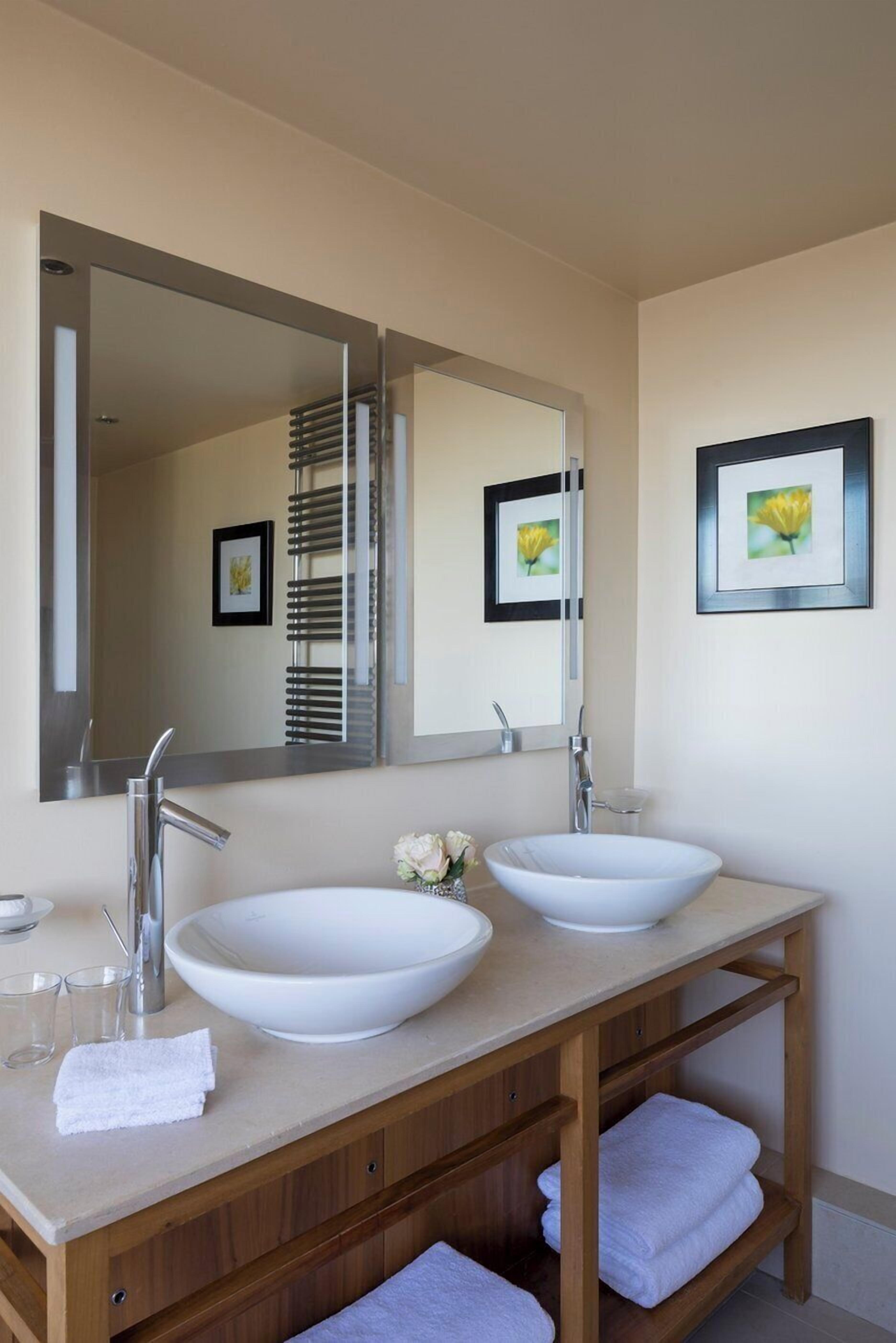 shower, designer toiletries, hair dryer, towels