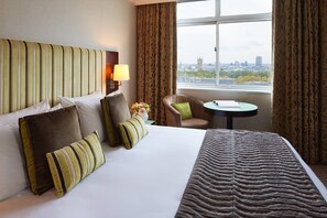 Premium bedding, in-room safe, desk, blackout curtains - The Cavendish London (London)