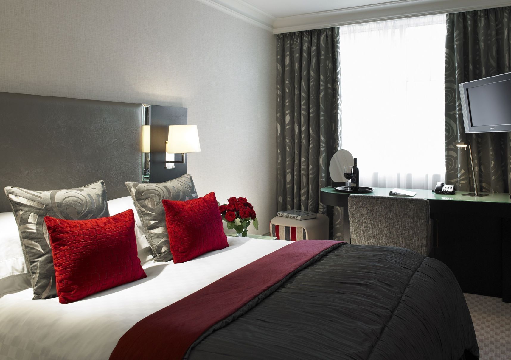 Premium bedding, in-room safe, desk, blackout drapes