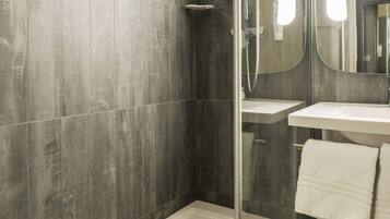Standardzimmer, 2 Einzelbetten | Hochwertige Bettwaren, Schreibtisch, Verdunkelungsvorhänge