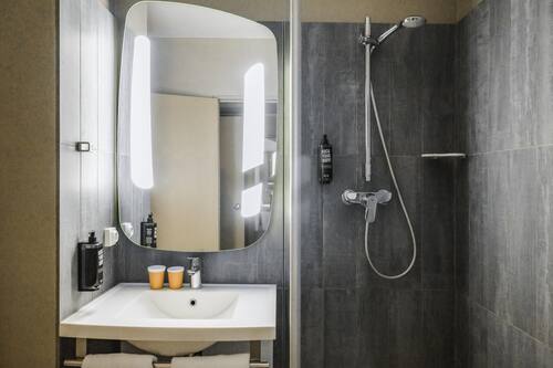 Chambre Standard, 2 lits une place | Literie de qualité supérieure, bureau, rideaux occultants