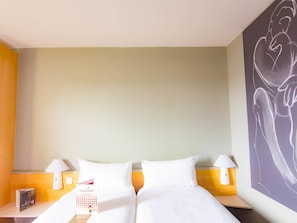 標準客房, 2 張單人床 | 高級寢具、書桌、遮光布/窗簾、熨斗/熨衣板