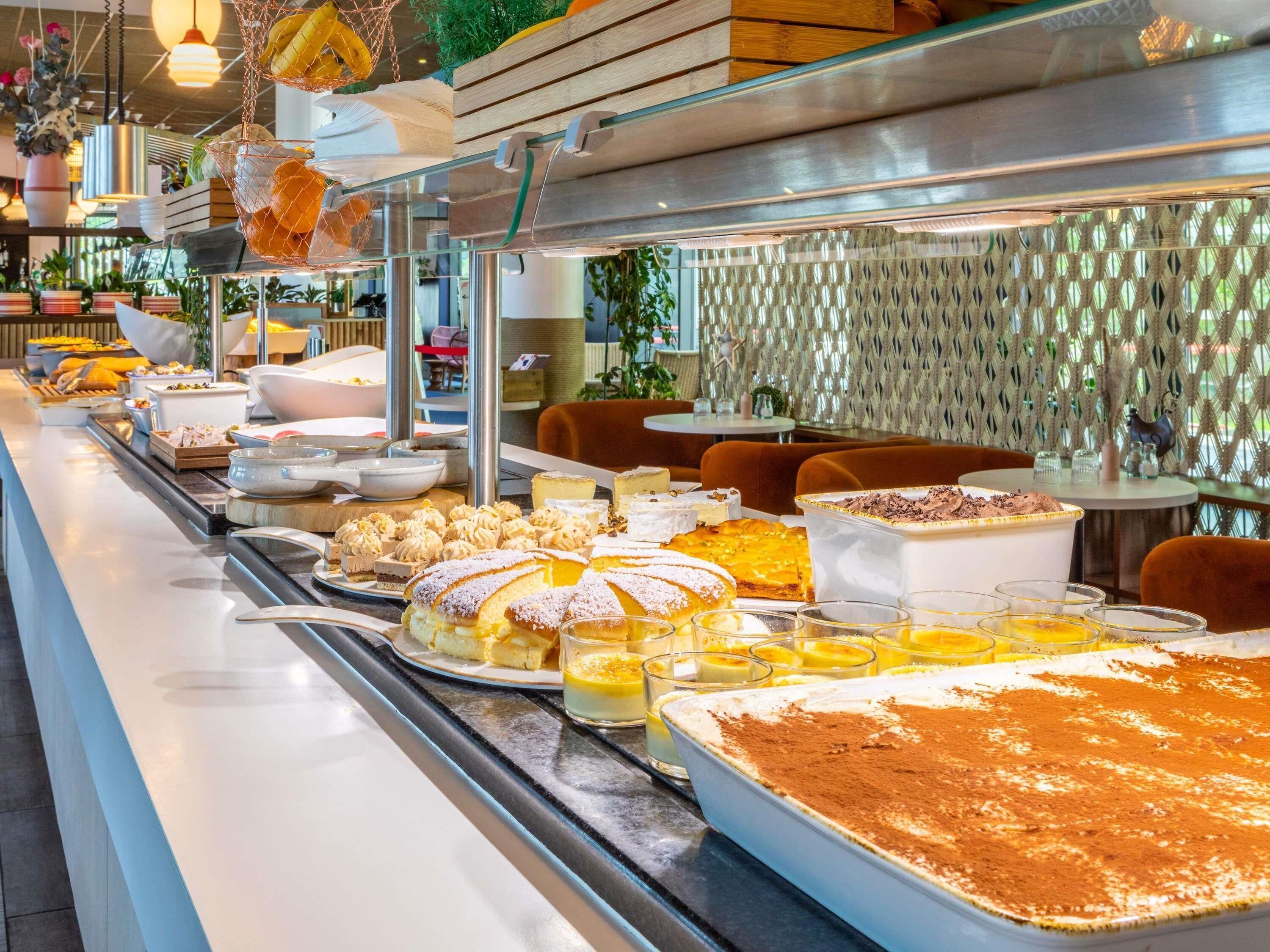 2 restaurants; ze serveren er ontbijt, lunch, diner en brunch 