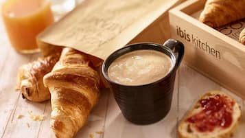 Petit déjeuner buffet (13.9 EUR par personne)