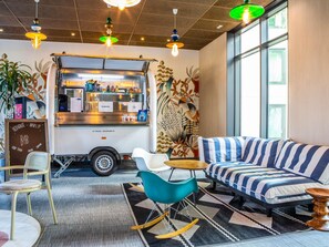 2 restaurants; breakfast, lunch, dinner, and brunch served - ibis Paris Coeur d'Orly Airport (Orly)