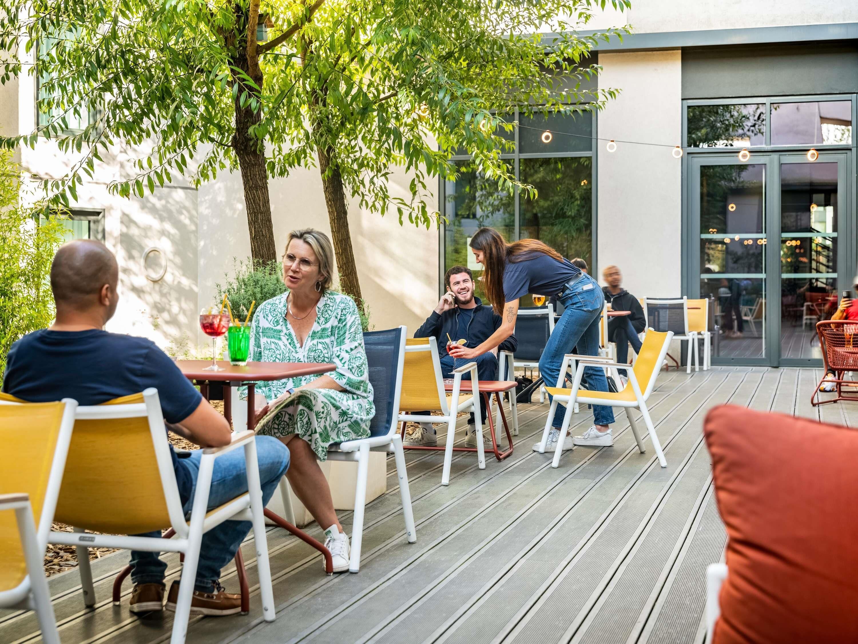 2 restaurants servant le petit déjeuner, spécialités Cuisine française