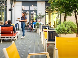 Bar (on property) - ibis Paris Coeur d'Orly Airport (Orly)