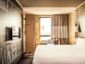 Premium bedding, pillowtop beds, in-room safe, desk