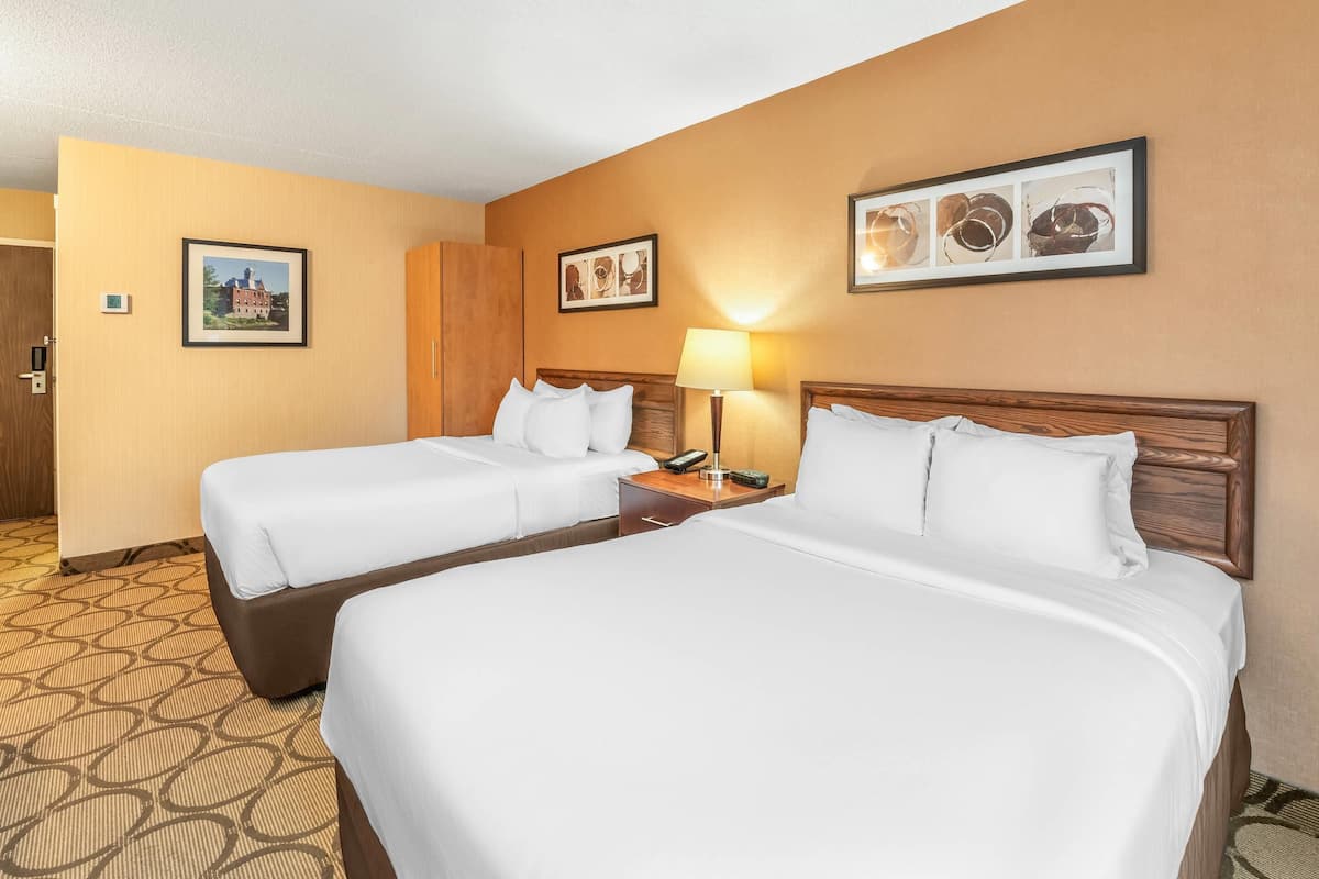 Standard-huone, 2 parisänkyä, tupakointi kielletty, pohjakerroksessa | Ylelliset vuodevaatteet, pillowtop-patjalliset sängyt