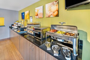 Café da manhã com buffet grátis todos os dias