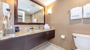 Ensemble baignoire-douche, articles de toilette écologiques