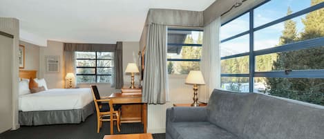 Junior Studio Suite | Premium bedding, in-room safe, desk, blackout drapes