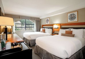 Chambre Premium, 2 grands lits | Literie de qualité supérieure, coffres-forts dans les chambres, bureau