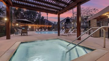 Outdoor pool, pool loungers